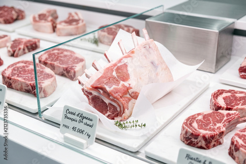Carré d'agneau en boucherie