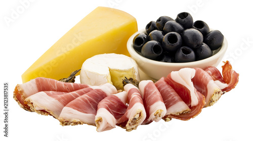 Foto Yellow cheese wedge brie wheel and cured ham slices with black olives, isolated