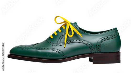 Foto Green leather wingtip brogue shoe with yellow laces, isolated on transparent bac