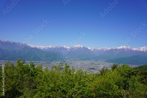 Canvastavla 北アルプス　鷹狩山から望む残雪の北アルプスと新緑の大町市街