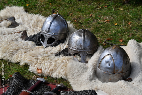 Canvastavla Medieval steel helmets resting on sheepskin with chainmail during a historical r