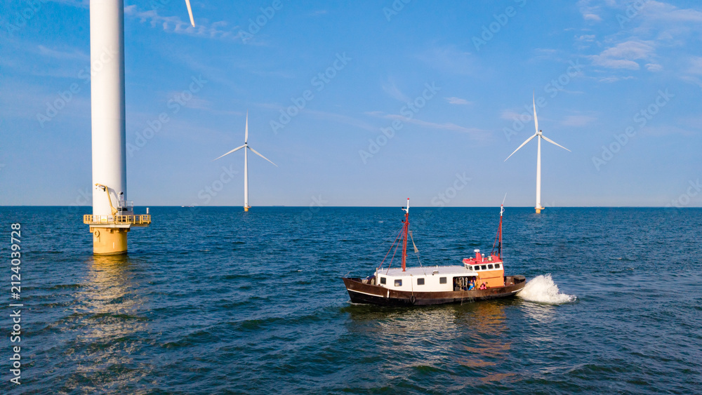 Obraz premium Windmill Park in Espel showcases wind energy's power in the Netherlands