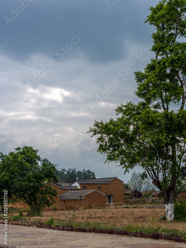 Cuadro en lienzo Vertical view of rural road and traditional mud houses with tree