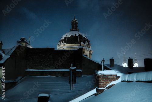 Bild auf Leinwand Snow covers the roof of a building near the historic Dominican Church in Lviv du