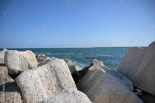 frangiflutti sulla costa di bari