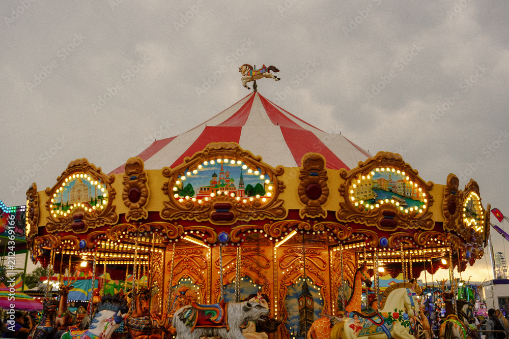 Fototapeta premium Hermoso carrusel 