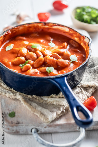 Spicy baked beans with fresh tomatoes and garlic.