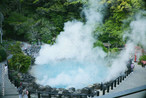 別府地獄めぐり 国指定名勝と湯気立ち上る温泉の風景