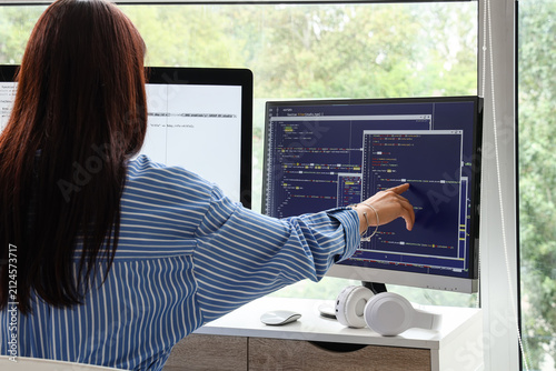Female software developer p...