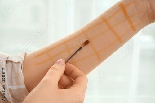 Female hand drawing iodine ...