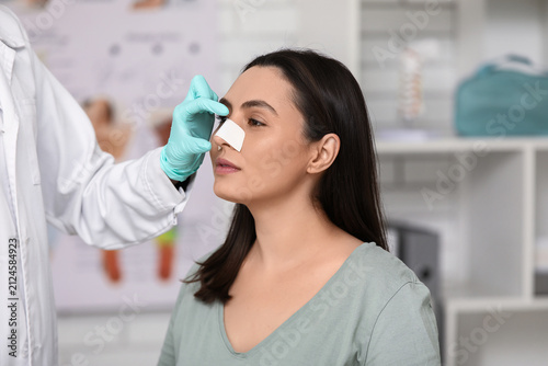 Plastic surgeons hand and y...
