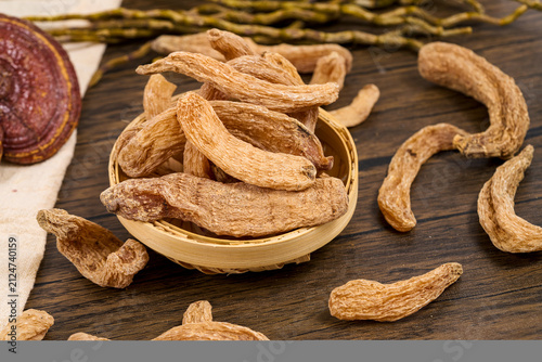 Foto Dried Gastrodia elata (Chinese medicinal herb)