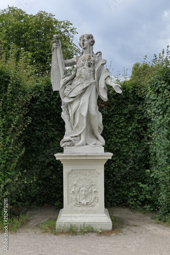 Bild auf Leinwand Allegorical Statue of Music in the Gardens of Belvedere Palace, Vienna, Austria