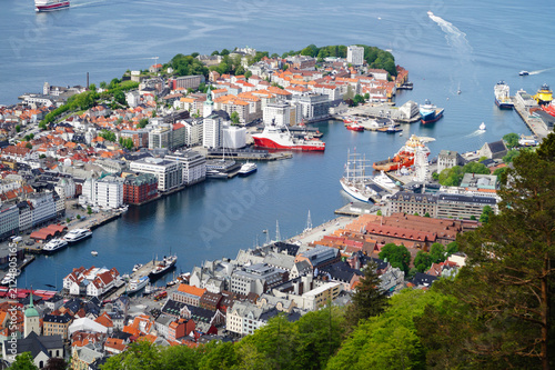 Foto Straßen und Häuser in der Altstadt von Bergen in Norwegen