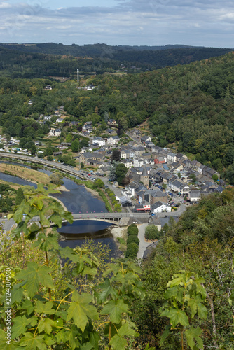 Canvastavla Aerial summer view of the riverside town of Bohan-sur-Semois, in the district of Vresse-sur-Semois, in the province of Namur, Belgium