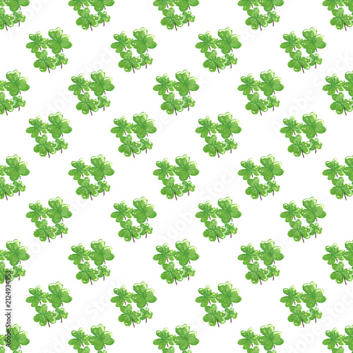 Cute Gouache Hand-Drawn Green Three-Leaf Clover Seamless Pattern on Transparent Background