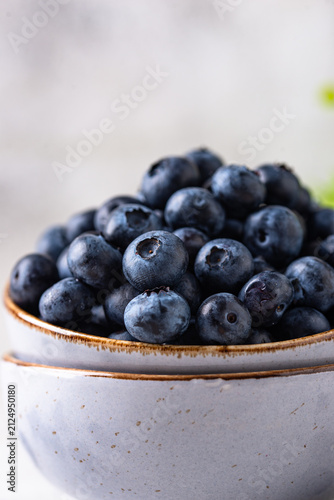 Quadro su tela Fresh ripe blueberry berries in bowl