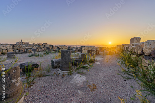 Cuadro en lienzo Sunset view of Sussita (Hippos) National Park