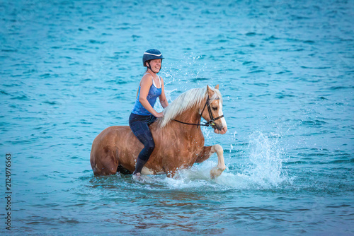 Cuadro en lienzo Welsh Section C Cob Splashing in the Sea With Rider