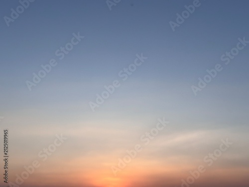 фотографія Stunning twilight sky gradient featuring soft pastel hues melting into bright orange