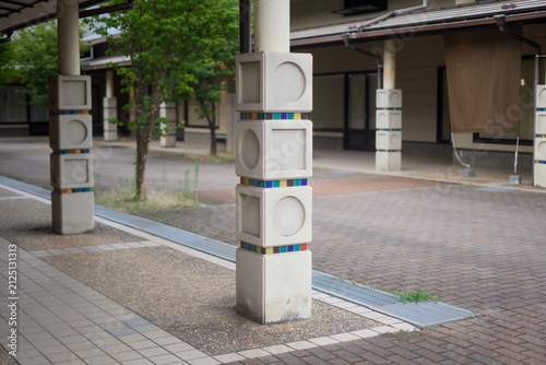 Obraz na płótnie Geometric Concrete Pillar With Tile Inlay