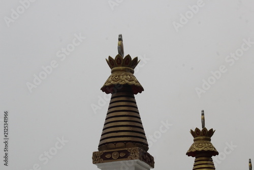 Fotografía The image captures the elegance of the temple, intricate details, traditional design, and the peaceful essence of Buddhist culture