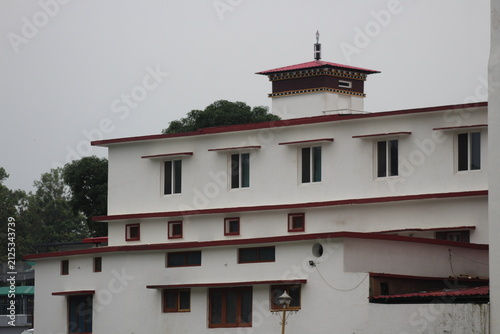Konstfotografi The image captures the elegance of the temple, intricate details, traditional design, and the peaceful essence of Buddhist culture