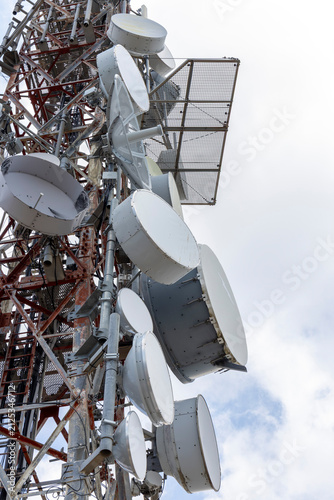 Fotografía Telecommunication tower transmitting wireless network signals