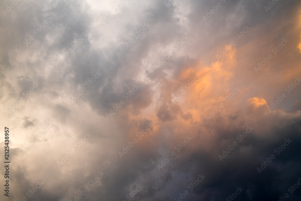 Fototapeta premium Dramatic Overcast Sky with Dark Storm Clouds Background