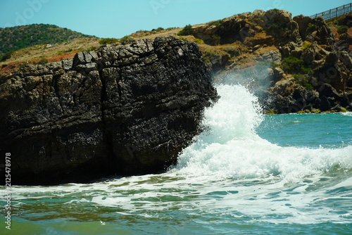 Obraz na plátně waves crashing on rocks II