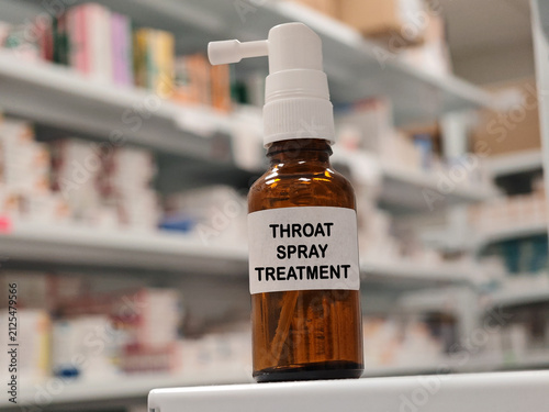 Cuadro en lienzo THROAT SPRAY TREATMENT medicinal mouth and throat spray for local oromucosal adm