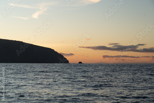 Fotografía Silhouetted headland and lone sea stack off the coast of La Gomera at dawn with