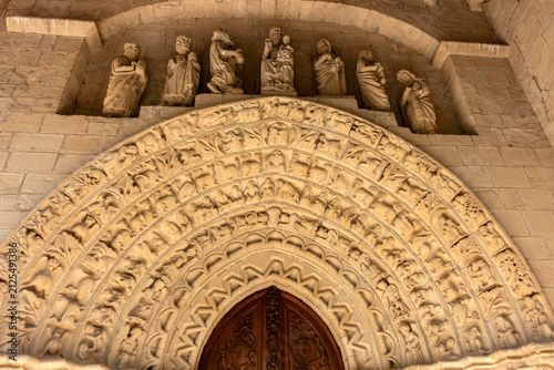 Obraz na płótnie Carved portal detail with archivolts & frieze of Virgin, Child & saints