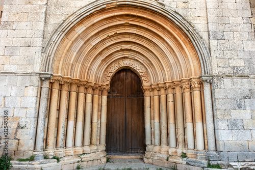 Foto West portal of the Church of San Lorenzo featuring multi-rinded pointed archivol