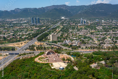Obraz na płótnie Islamabad is the capital city of Pakistan, and is administered by the Pakistani federal government as part of the Islamabad Capital Territory