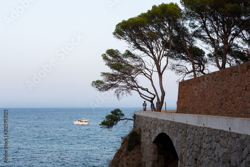 Konstfotografi Tourists walking cami de ronda coastal path s'agaró costa brava