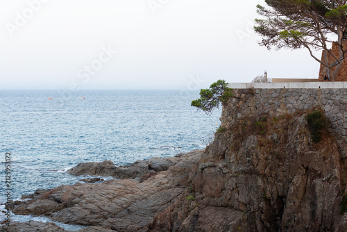 Konstfotografi Tourists walking cami de ronda coastal path s'agaró costa brava
