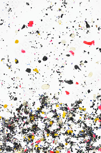 Foto Smaller and bigger pieces of plastic, yellow, pink, white and black on light background