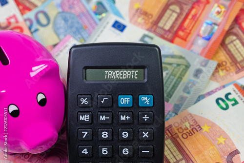 Taschenrechner mit dem Wort Taxrebate im Display