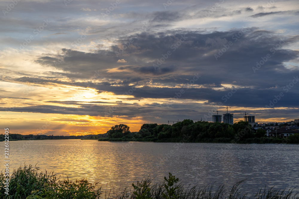 Obraz premium Sunset by the lake