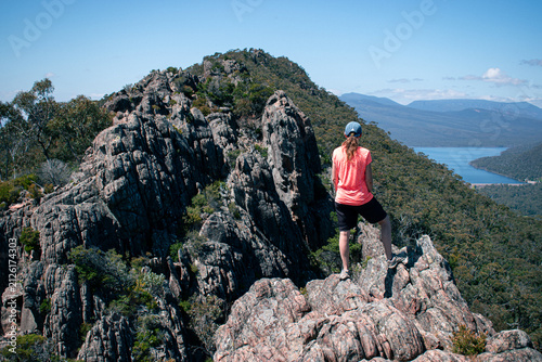 Australia, Boronia Peak is a 6.6 km return hike east of Halls Gap in Grampians National Park, Victoria. A number of rock-climbing takes you to the summit which offers 360-degree views of this region.
