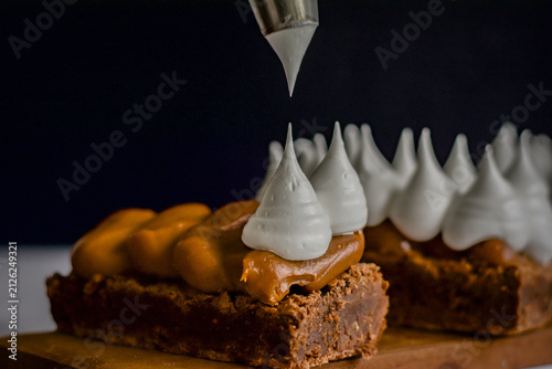 Obraz na plátně PASTELERIA ARGENTINA, DULCE DE LECHE, CHOCOLATE Y MERENGUE