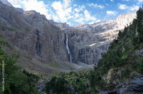 Bild auf Leinwand Cirque de Gavarnie with the famous waterfall, near the town of Gavarnie, France