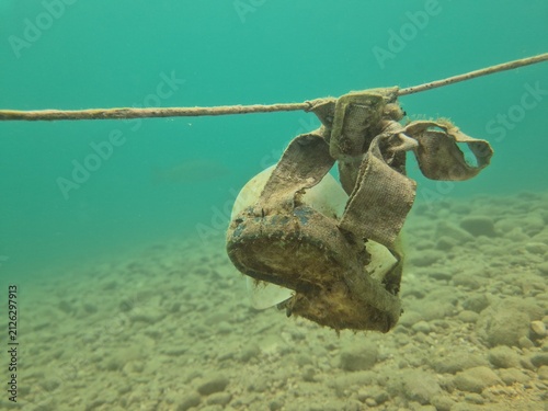 Fotografie Old submerged diving mask