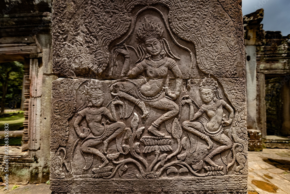 Fototapeta premium Ancient sandstone bas-relief depicting a historical battle and warriors on the walls of Bayon Temple in Angkor Thom, Siem Reap, Cambodia