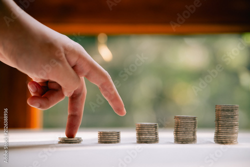 Savings for investing in business. The concept of setting goals for savings. Setting goals for fixed deposits with banks. The concept of insurance for savings limits.
