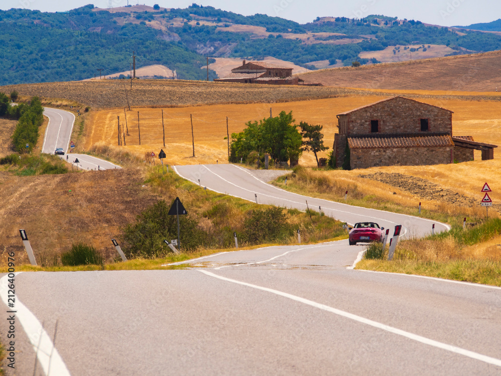 Fototapeta premium Italia, Toscana, Siena, la campagna senese in estate.