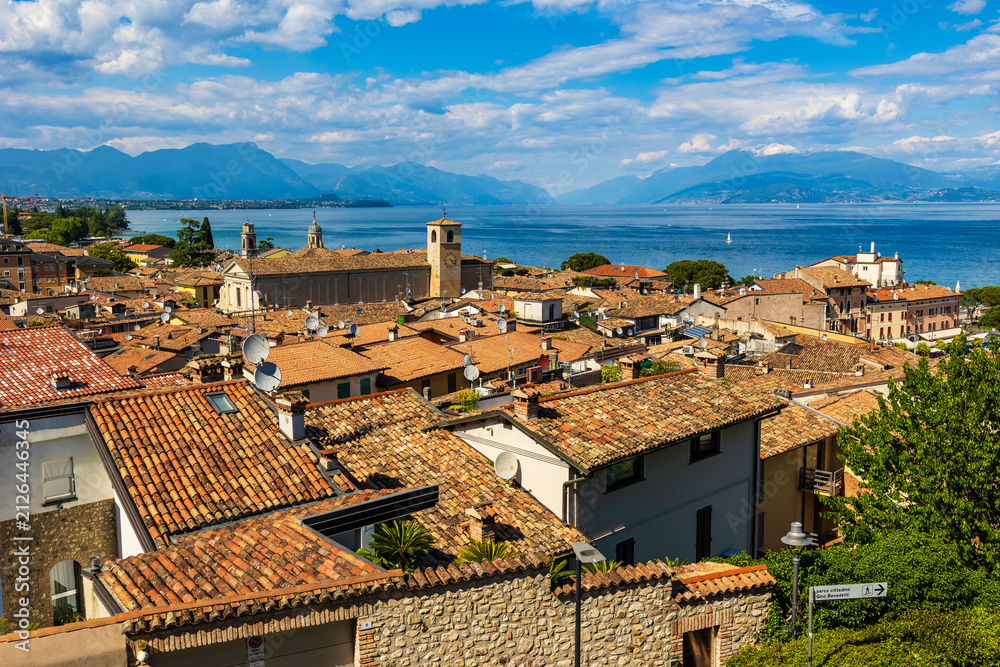 Obraz premium Panoramic view of the historic center of Desenzano del Garda and Lake Garda from the castle
