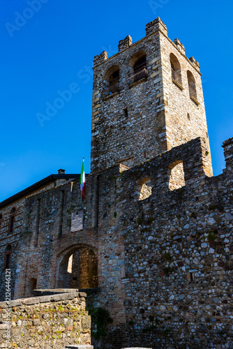 Obraz na płótnie Medieval castle of Desenzano del Garda overlooking the town from the heights