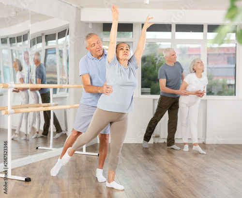 Canvastavla Active old female and male attendees of ballet courses training arabesque pose i